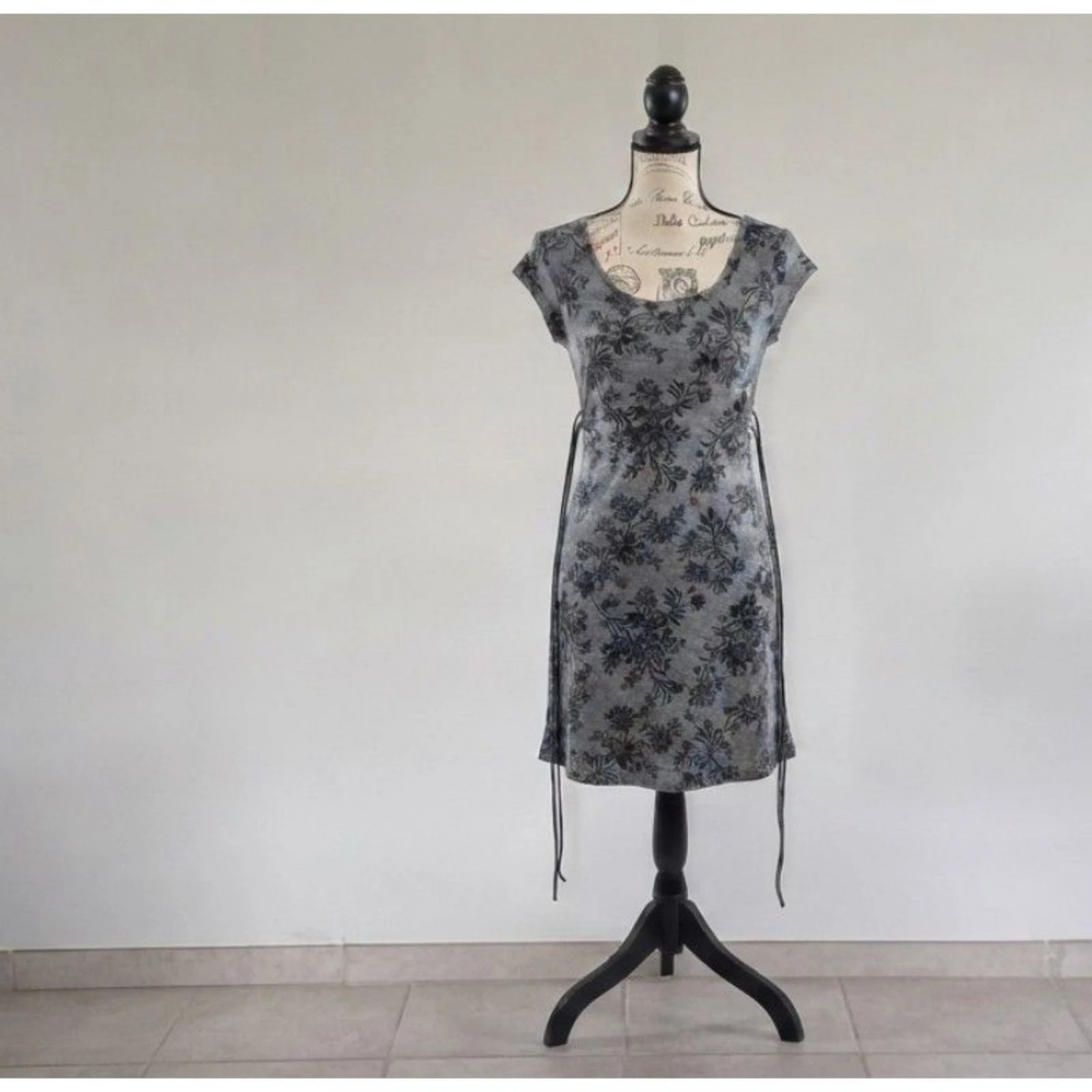 Robe grise taille 36 très bon état